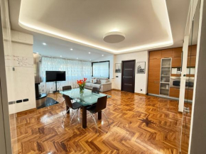 LUXURY AV